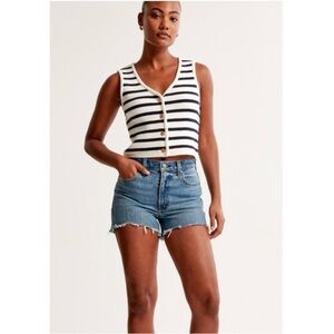Abercrombie & Fitch Curve The Mom High Rise Shorts Distressed Medium Wash 30